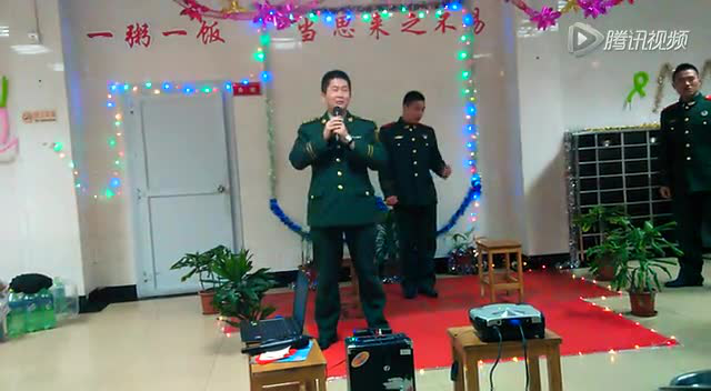 人桥钢板催眠表演 消防部队