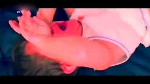 俄罗斯妈妈为报复前夫 殴打2岁儿子并拍下虐待影片