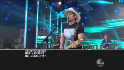 水叔Brad Paisley联手Demi Lovato首演新单《Brad Paisley》