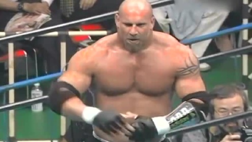 WWE“战神”高柏征战日本 日本选手被吊打全程无还手之力