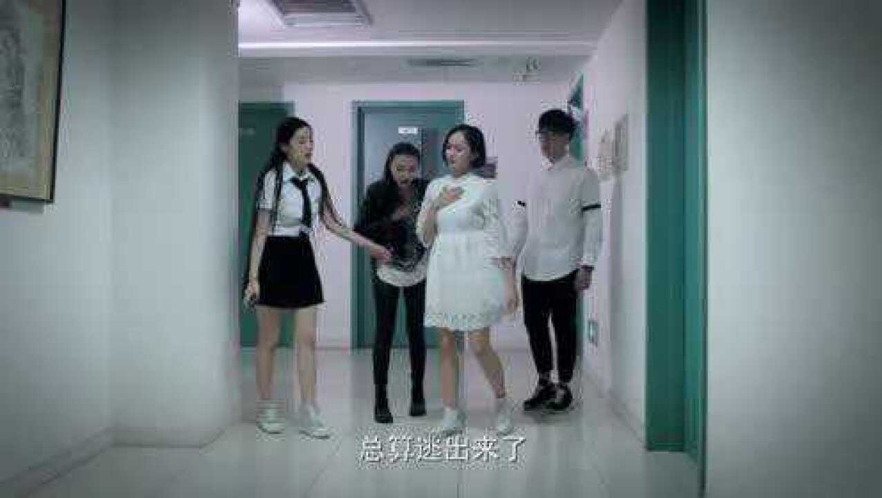 女生在电梯里尿急憋不住，男生淡定解决_腾讯视频