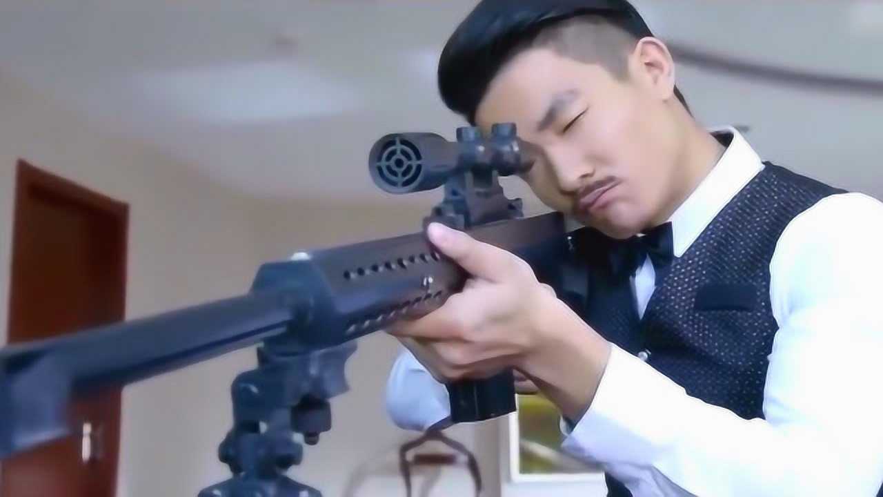 杀手酒店房间暗杀重要人物开枪瞬间被特警部队狙击手一枪爆头