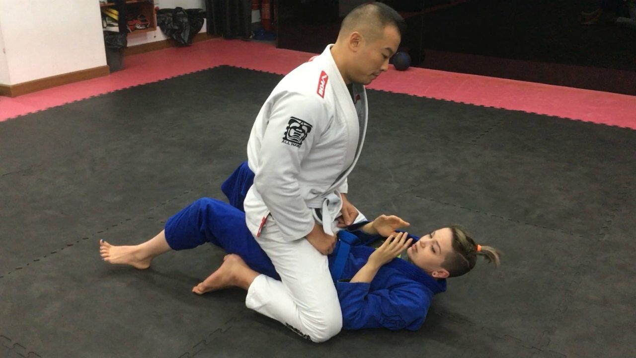 i.fight:巴柔黑带格斗教学之骑乘位的逃脱