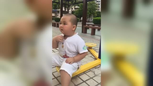 打城管保护奶奶的小胖子又来了怎么看着又胖了呢