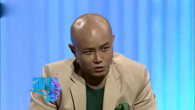 乐嘉晒年轻时讲课照片 感叹有头发不一定年轻!