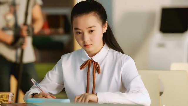当红时为学业退出娱乐圈今学成归来演技炸裂一个镜头惊艳观众