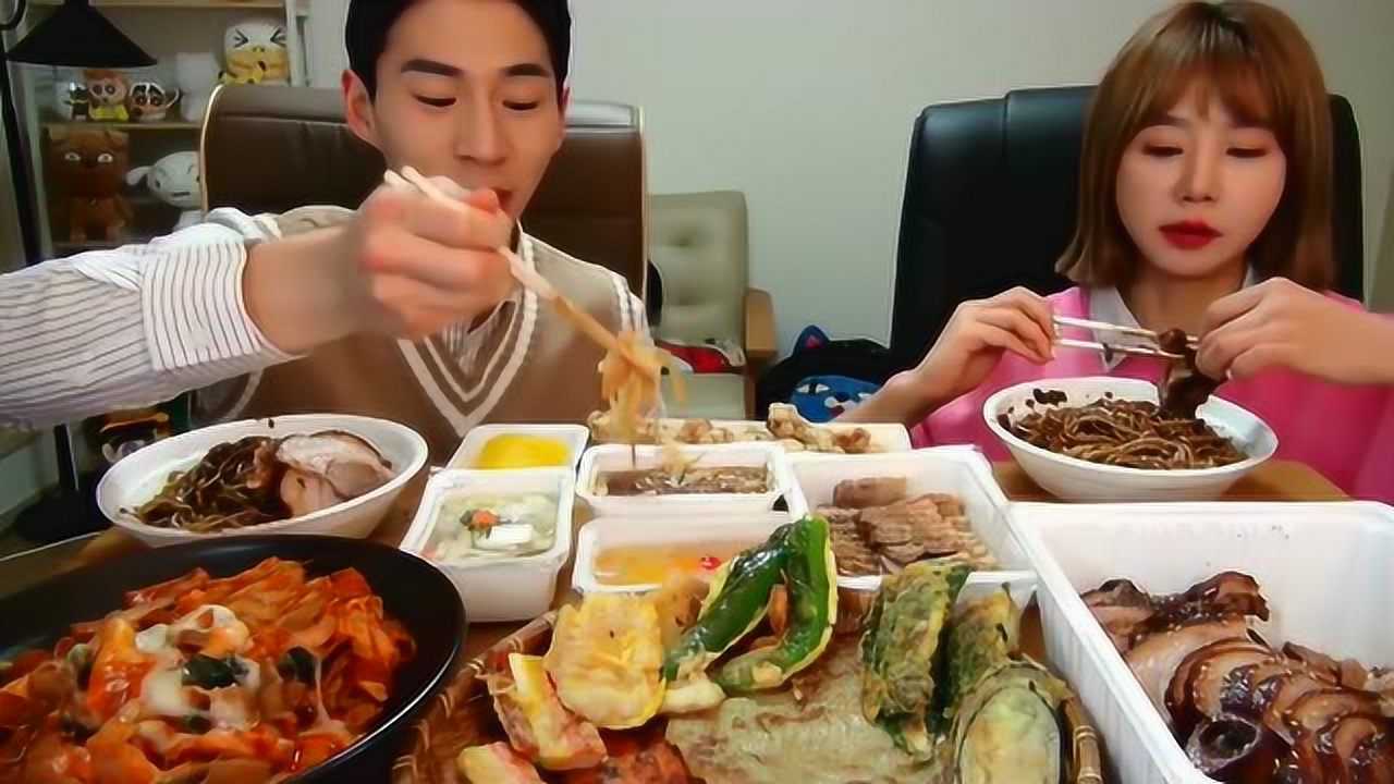 腾讯视频】 韩国奔驰哥和女友直播吃东西，大口大口的塞，吓坏了女友