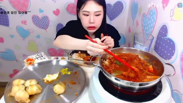韩国吃播大胃王妹子吃火锅,看着好好吃