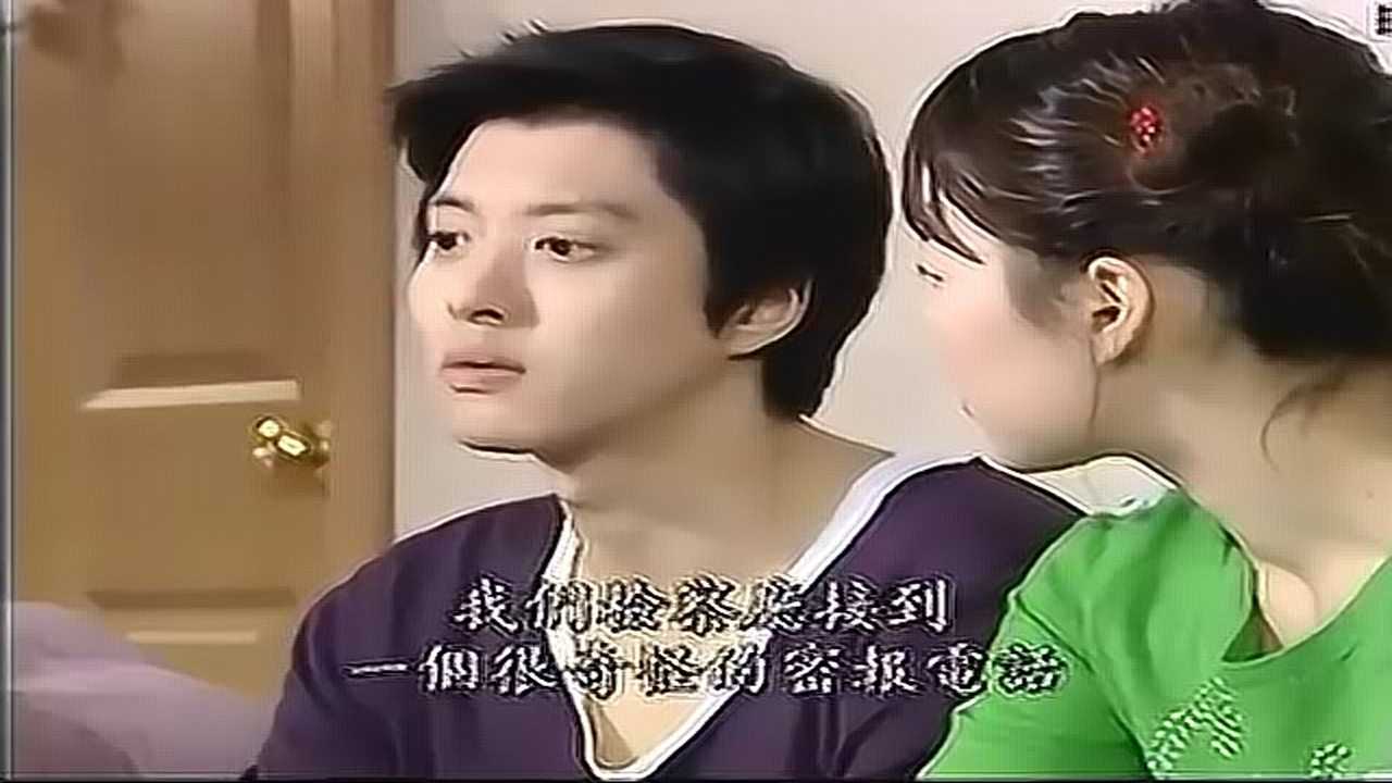 新娘十八岁韩智慧李东健一起看电视手碰到一起立刻害羞躲开