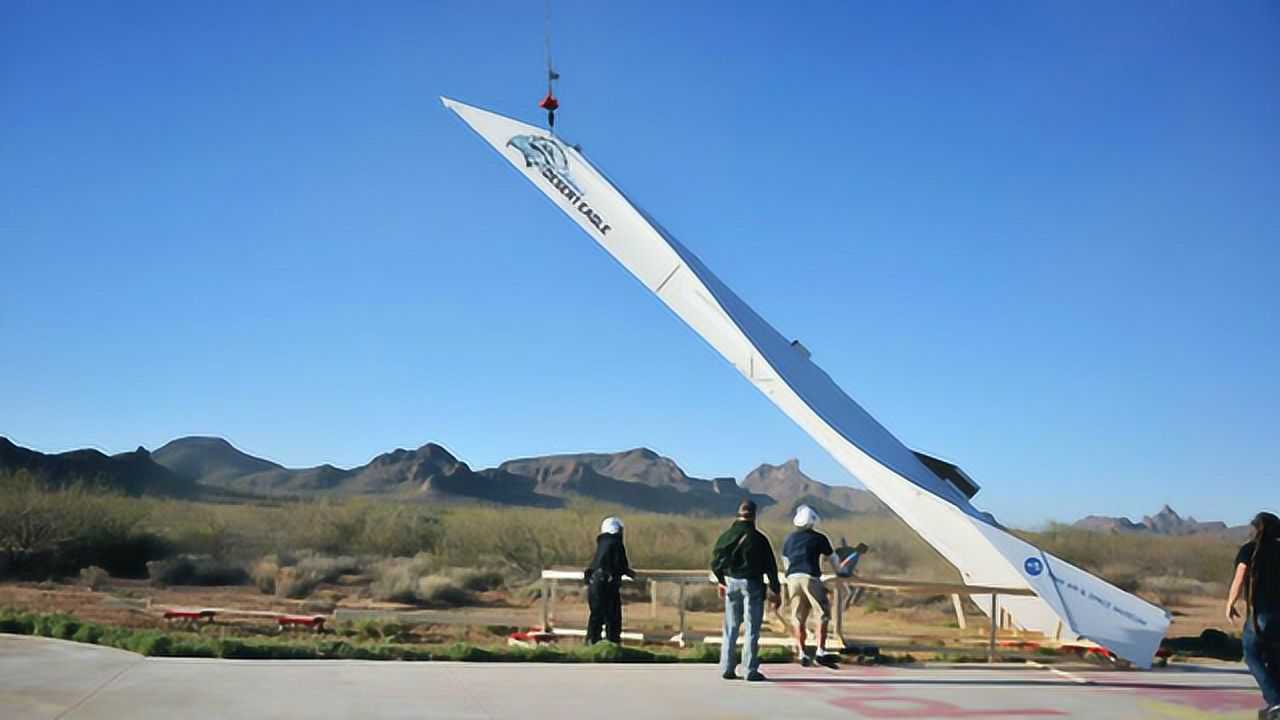 世界最大纸飞机时速157公里飞了6秒就坠毁