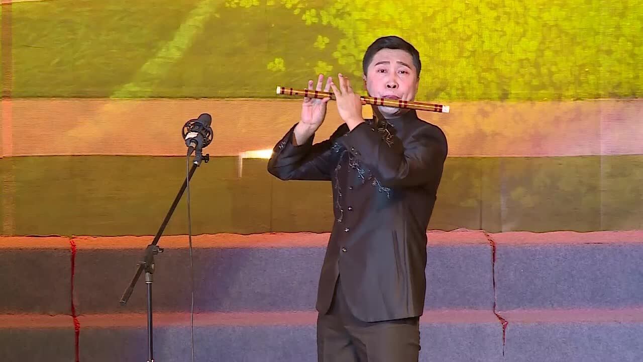 笛子独奏(笛箫演奏家 师江渊)《大青山下》