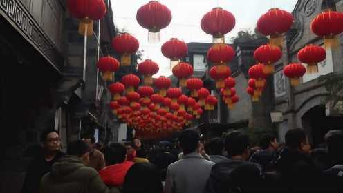 大年初二，成都宽窄巷子年味浓