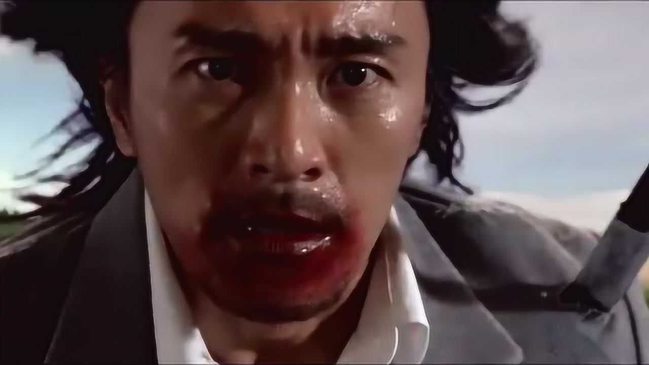 周星驰的《功夫》,这段戏里面,有几条是真的眼镜蛇!星爷真拼!