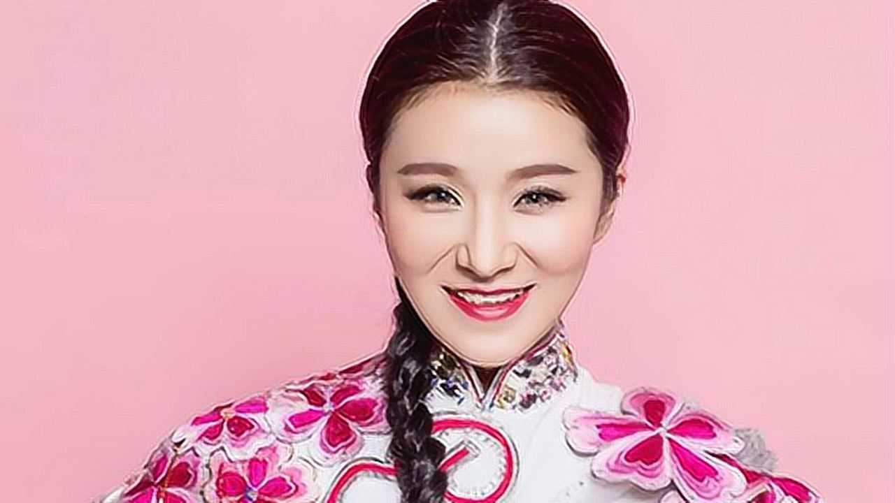 张红丽山西民歌音乐会演唱大红公鸡毛腿腿唱的非常好听