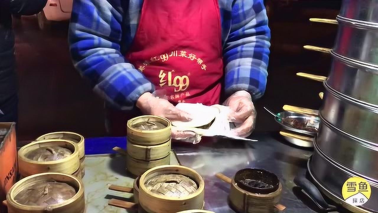第1次见竹笼里的肉夹馍山东大叔蒸馍放鸡肉卖3元北方人很少吃
