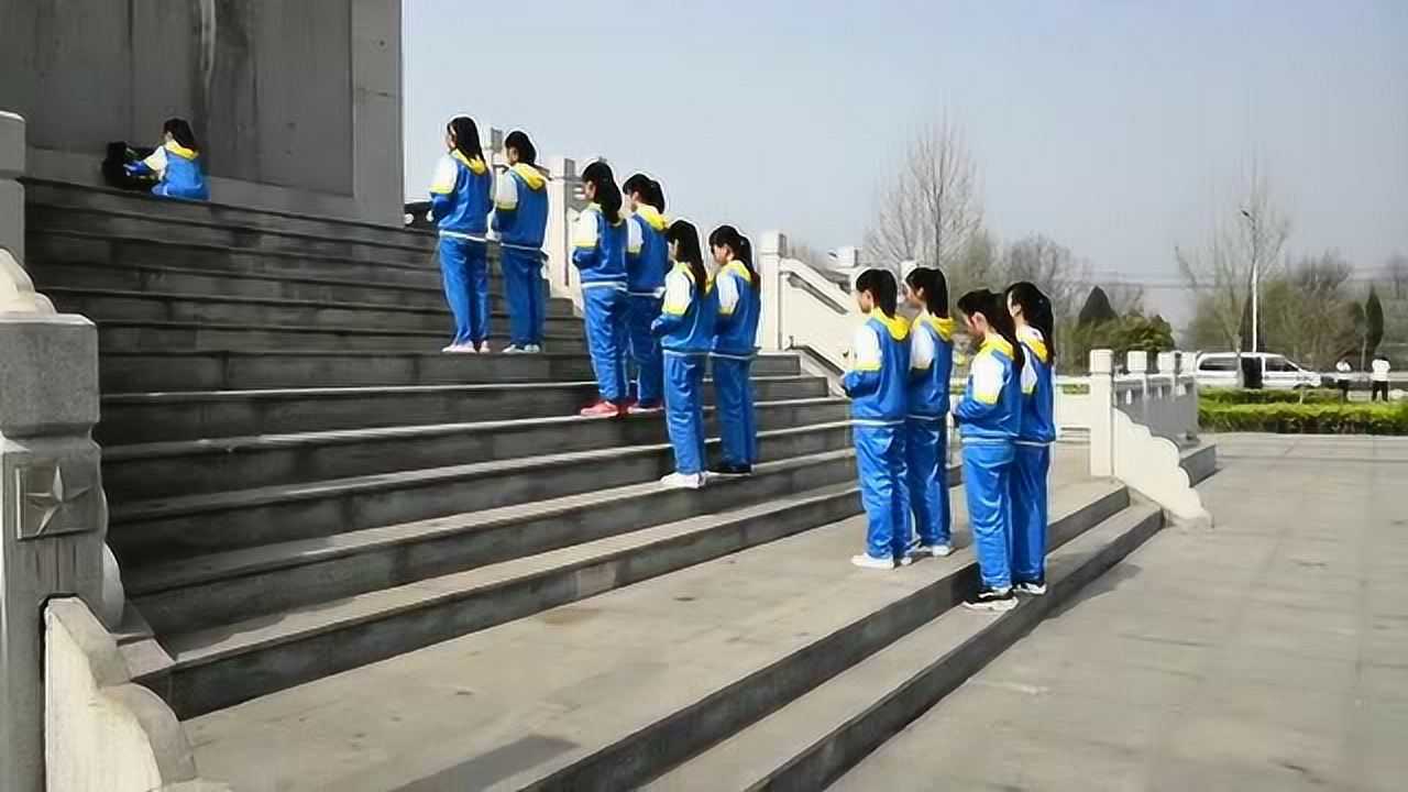 2018年台前县复兴学校清明活动--献花