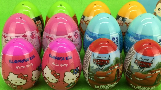 凯蒂猫出奇蛋 汽车总动员奇趣蛋玩具