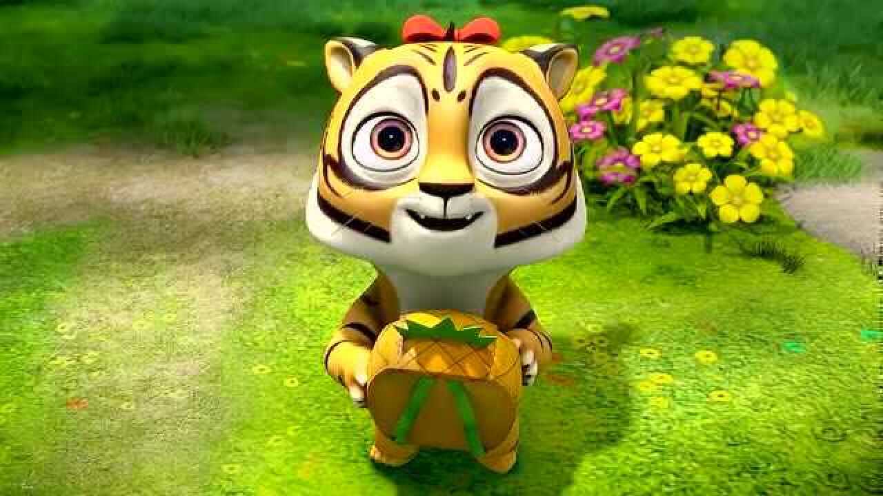 熊熊乐园虎妞喜欢上了吉吉特别好看的菠萝背包