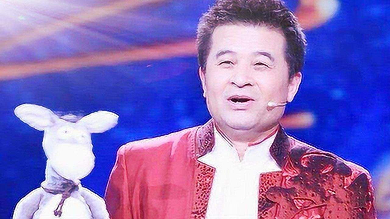 毕福剑唱这首歌每唱一句观众就欢呼老毕主持的星光大道确实棒