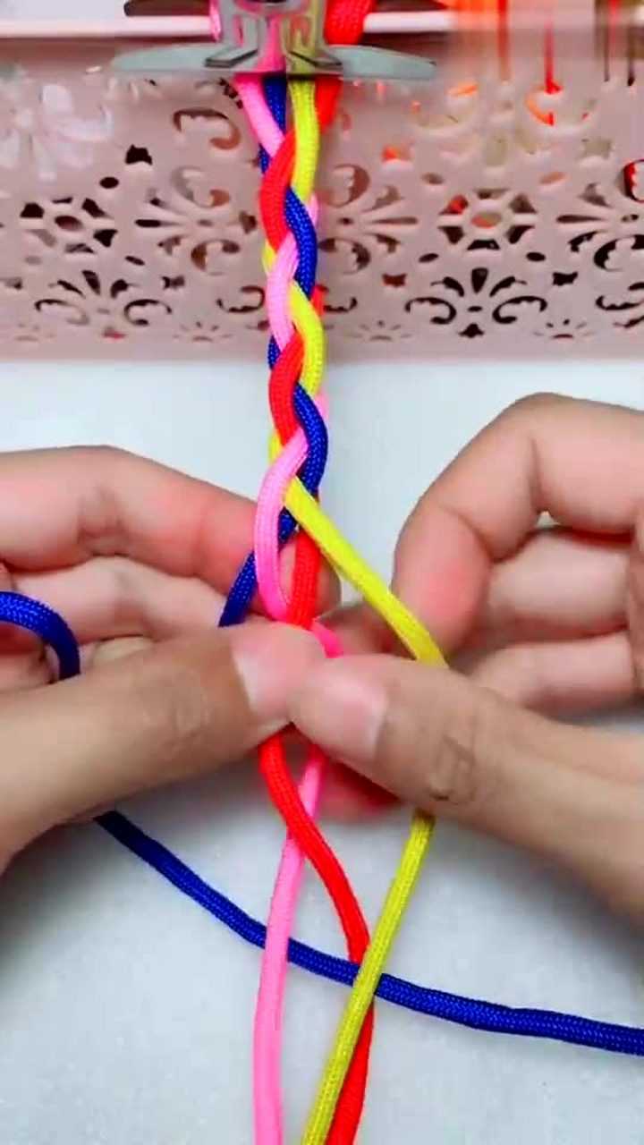 四股辫编法,很简单又很漂亮编红绳很适合