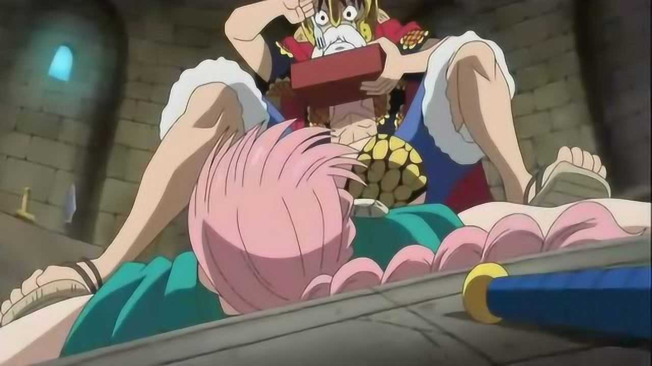 海贼王路飞坐在蕾贝卡身上吃东西这真是无比羞辱