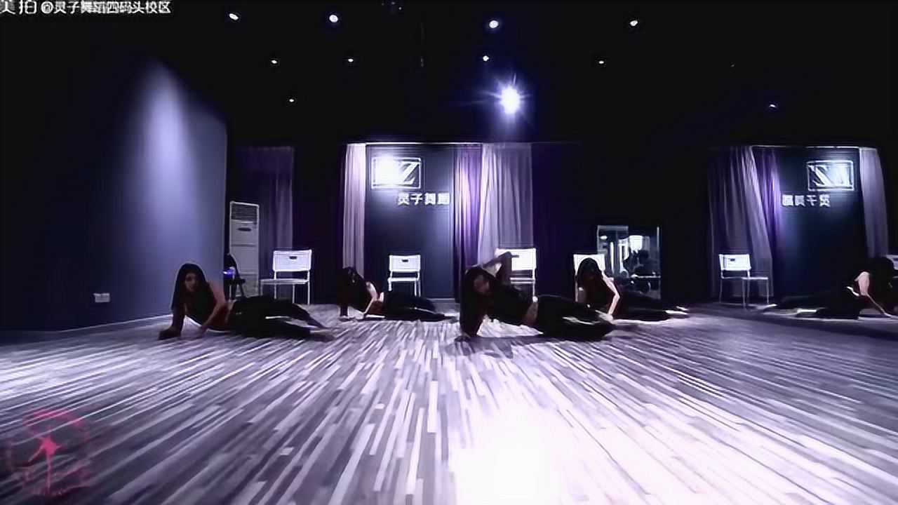 tb秀一支非常帅气的椅子舞哦lilfreak