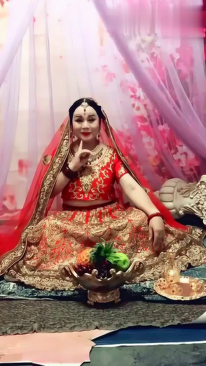 反串演员边姐,大家能看出他其实是男儿身吗?