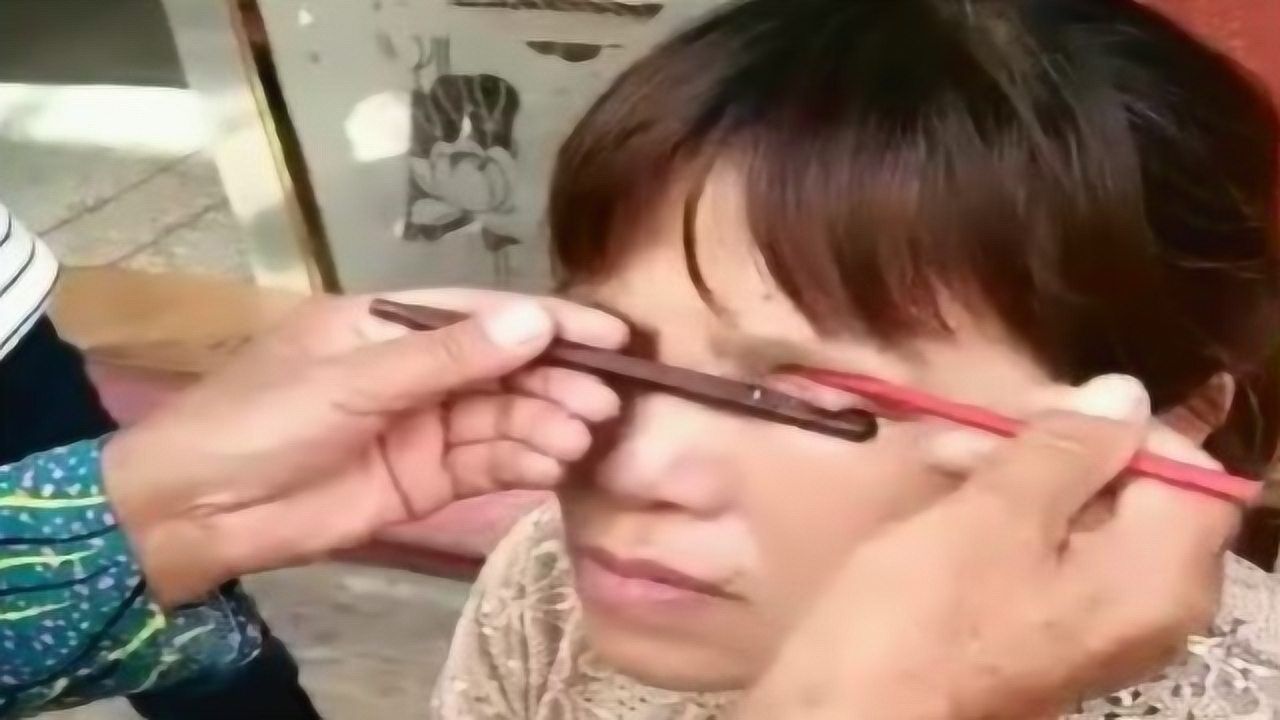 古法捉眼虫看的胆战心惊都说眼里眼里容不得沙子竟是真的