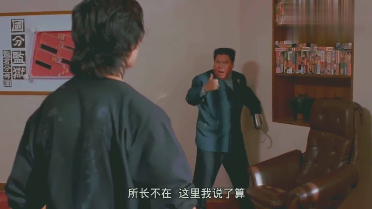 力王力王一步步逼近独眼蛇吓得把枪都扔了