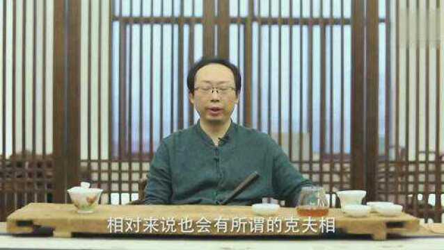 女人面相中的三种克夫相:口大无收,半生孤贫,肩背瘦,命中福薄