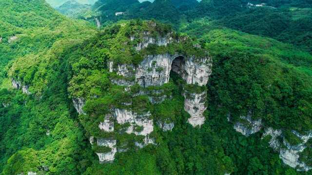 航拍贵州大山发现一个大山门,据说是南天门,很美