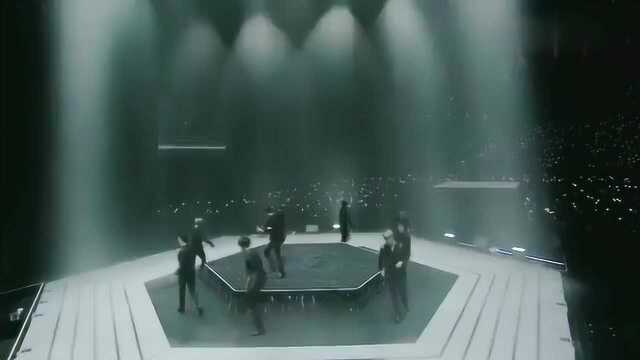 EXO:白色噪音舞台表演,这现场效果也太带感了吧!