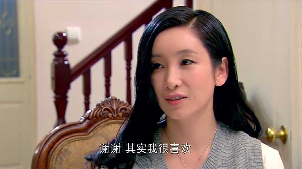 凯文帮汪晴带上项链汪晴我喜欢文化人说话真含蓄