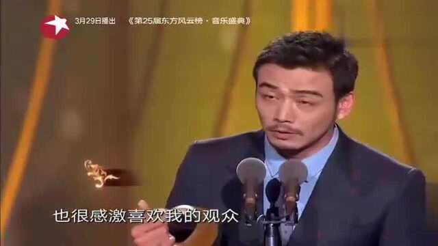 精彩!刘烁霸气上台领奖,台下的刘涛笑意难掩,现场大牌云集!