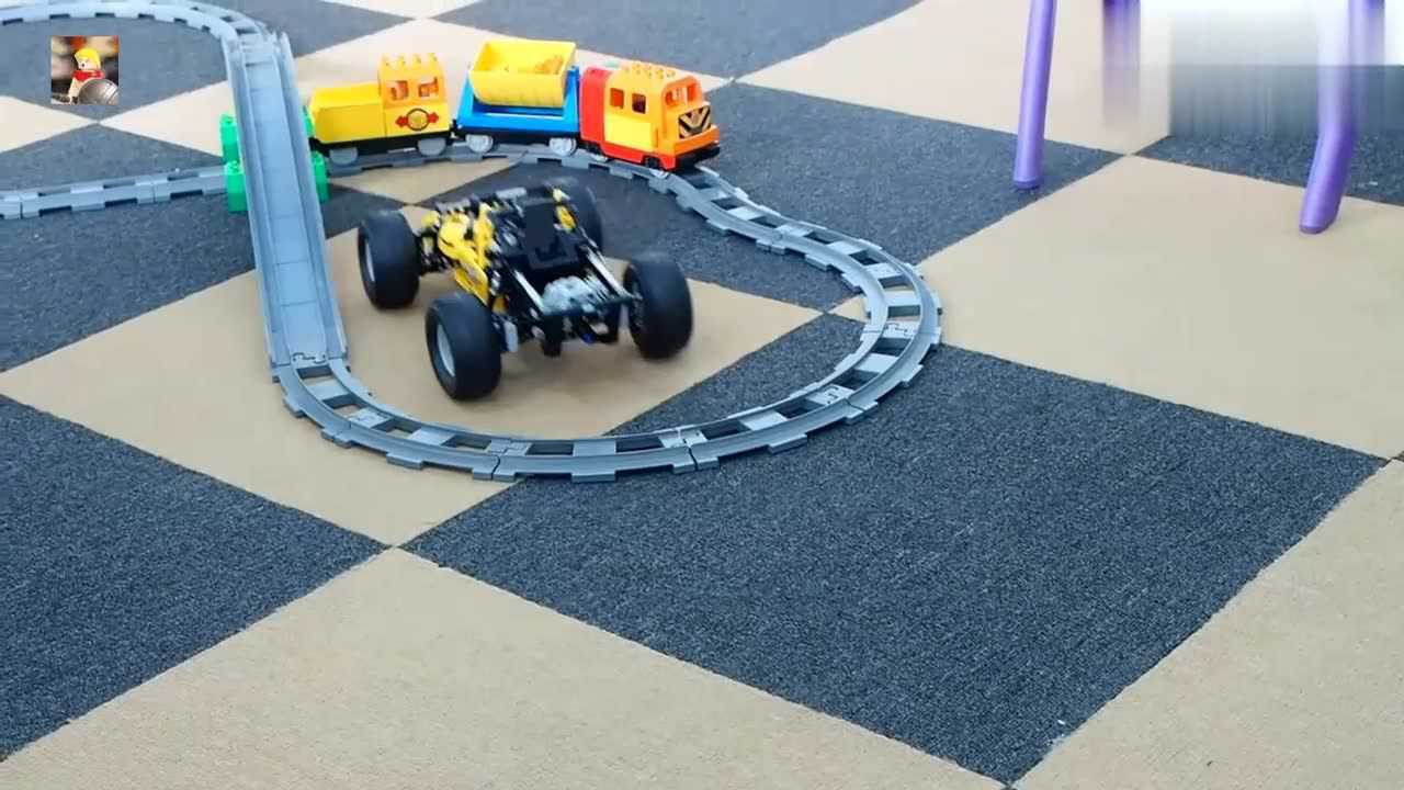 用乐高式积木搭建一辆吃鸡游戏里的蹦蹦车,还能遥控,你喜欢吗