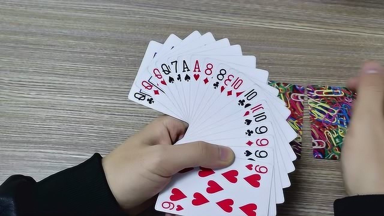 小伙抓一手烂牌,拼一把抢地主抢到了大小王1个a,网友:运气太好