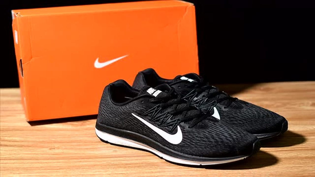 nikezoomwinflo5登月5代透气缓震跑鞋