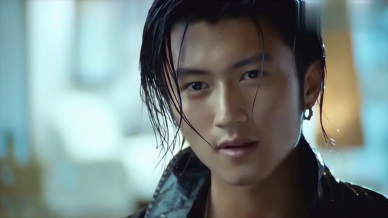 谢霆锋主演的恐怖片,在里面深情表白,当年的颜值真的高!