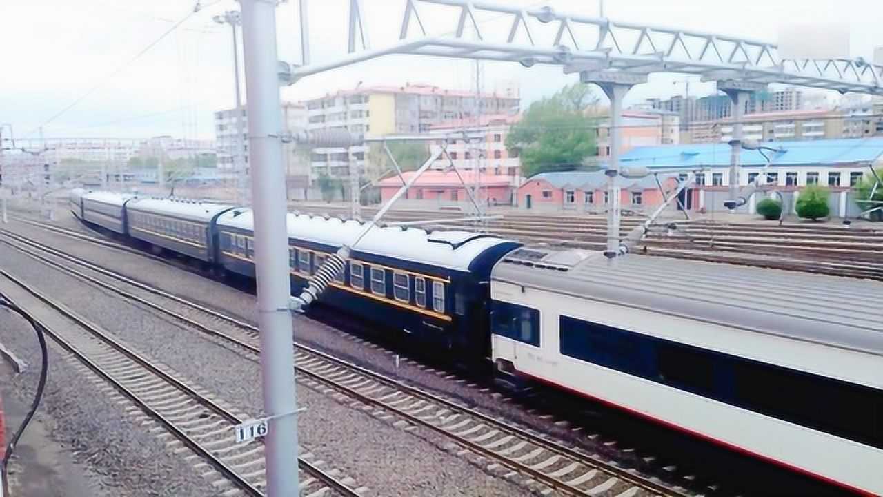 白皮绿皮混编的火车 哈尔滨至绥芬河k7001次中途停靠牡丹江站_腾讯