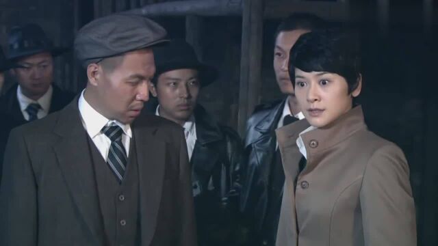 军统特务深夜搜查酒馆,发现暗门后让老板打开,结局却让人想不到