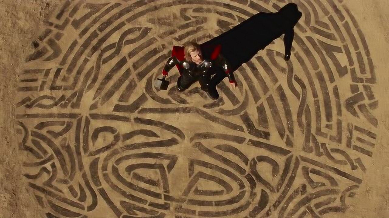 雷神:雷神呼唤守卫打开彩虹桥,被冰冻住的他成功解脱