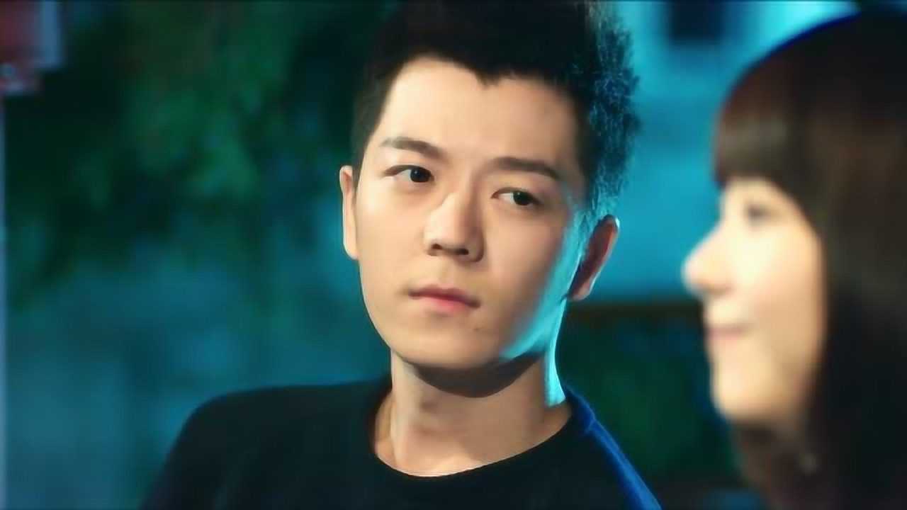 路星河看耿耿的眼神好温柔啊,她在他眼里,比那天上的星星还要闪烁