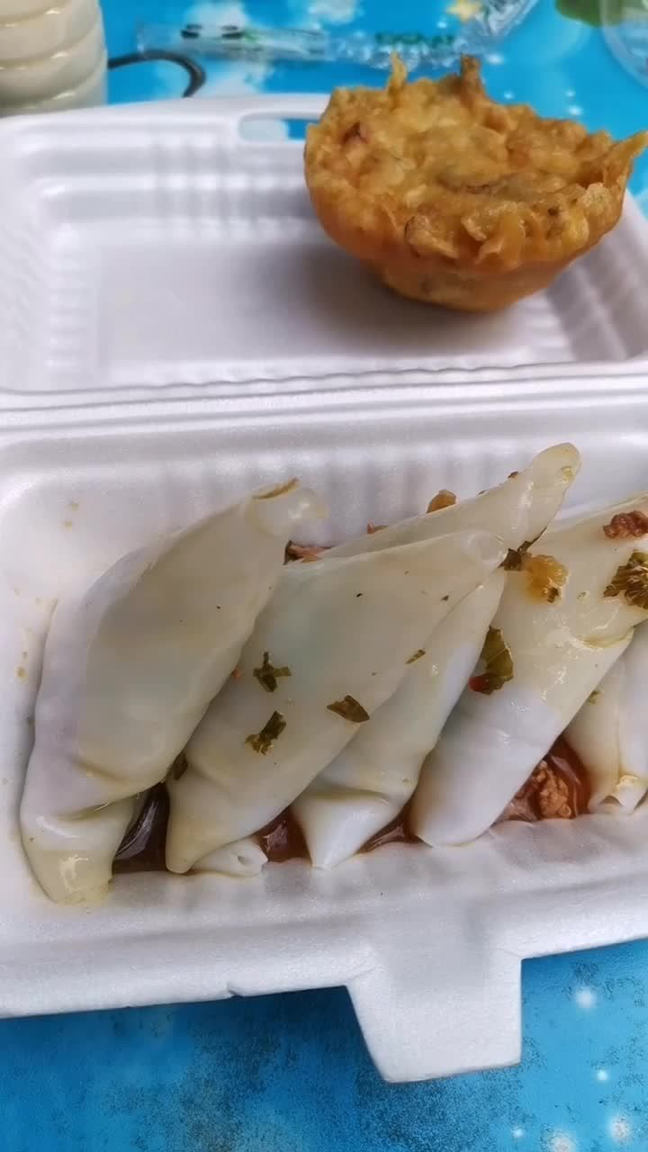 佛山祖庙美食,三角包,里面是肉和豆角,苦瓜芥菜鸡脚汤