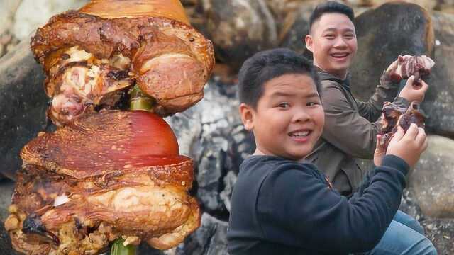 新年贺岁烤猪肘,金黄焦香外脆里嫩!大口吃肉大口喝酒真过瘾