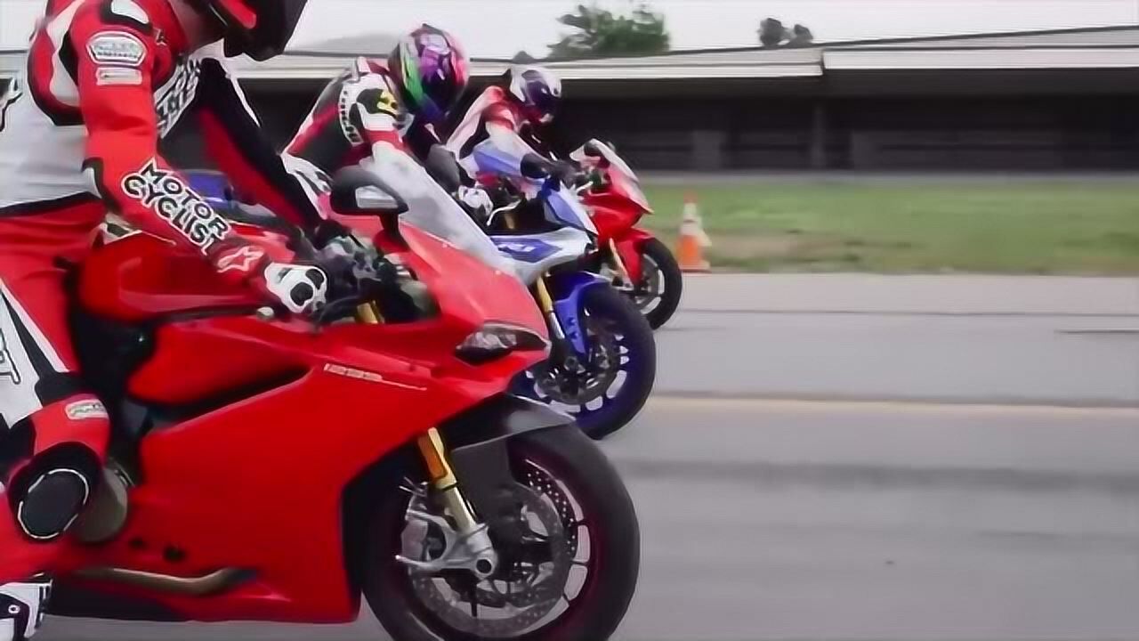 杜卡迪超級摩托賽車與寶馬s1000rr 1299 panigale雅馬哈r1跑車