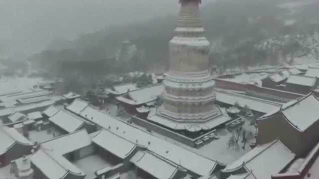 雪景下的五台山航拍,佛教圣地果然名不虚传