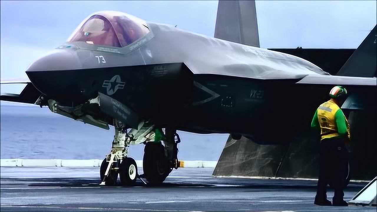 f18大黄蜂与f35闪电战机登陆海军航空母舰