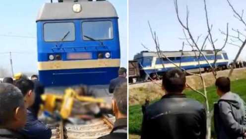惨烈！安徽宿州三轮车与火车相撞致4死1伤