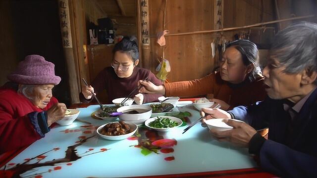 儿媳妇爱吃的野菜,农村婆婆一直惦记着,摘来好多让儿媳吃个爽