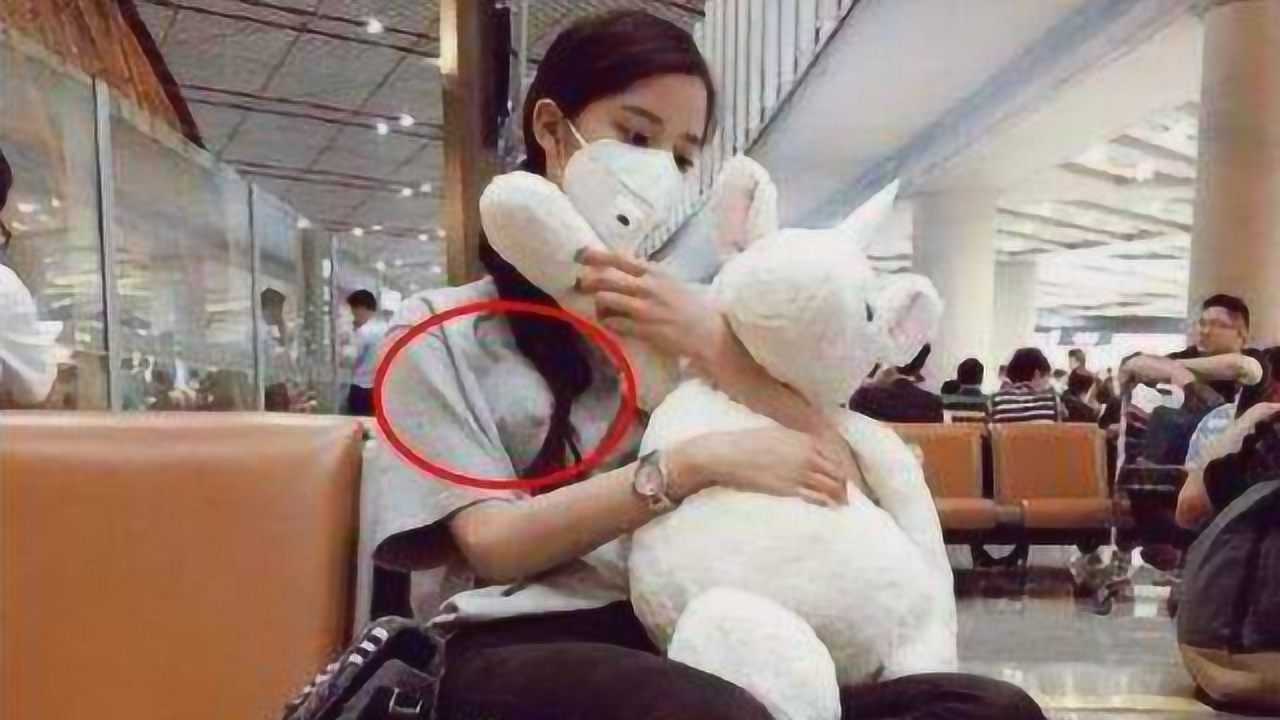 为什么不少国外美女习惯不穿内衣出门?国内女生能模仿吗?长见识了_腾